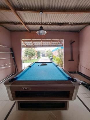 Villa lenie kolam renang dan biliyar. byls Villa in Cisarua