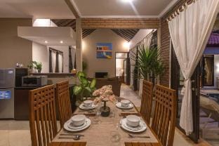 Traditional Balinese Style Villa, Central Seminyak Villa in North Kuta