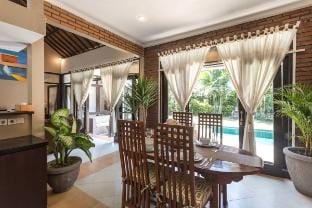 Traditional Balinese Style Villa, Central Seminyak Villa in North Kuta