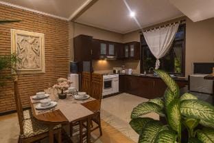 Traditional Balinese Style Villa, Central Seminyak Villa in North Kuta