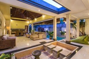 Spacious & Central - Walking Distance to Beach Villa in North Kuta