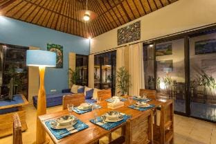 Quiet & Spacious -Short Walk to Beach & Hot Spots! Villa in North Kuta