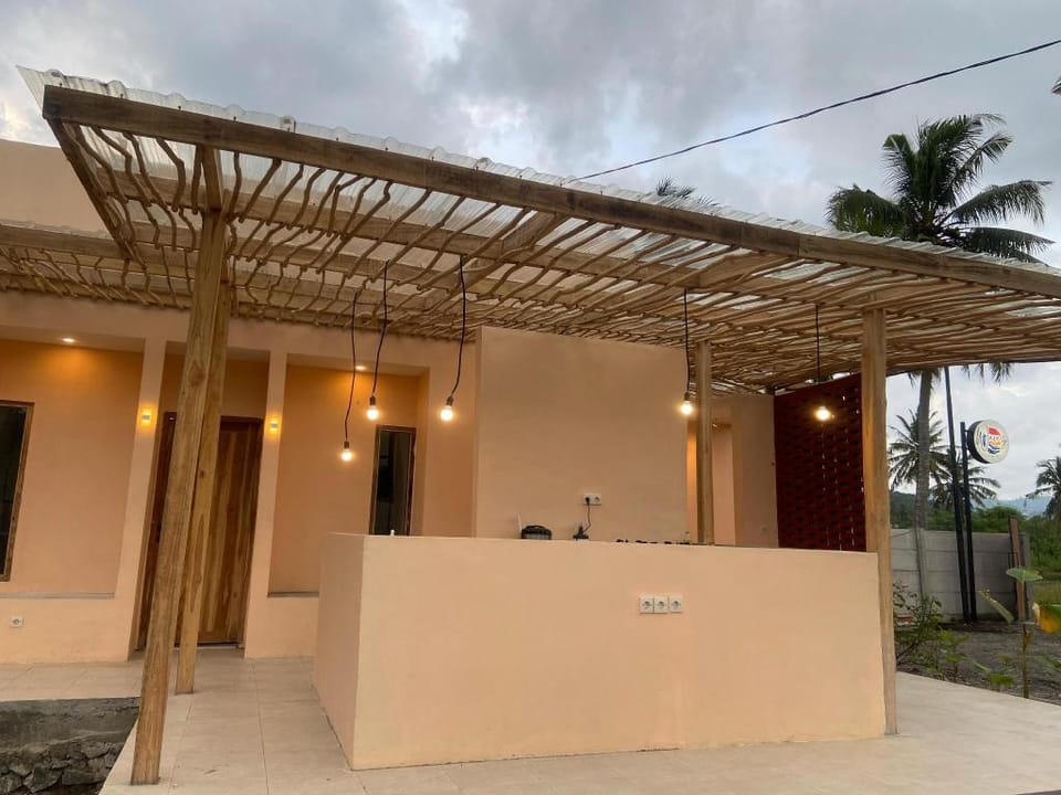 WAVEZ LOMBOK HOSTEL Hotel in West Praya