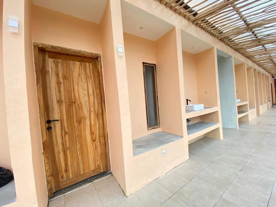 WAVEZ LOMBOK HOSTEL Hotel in West Praya