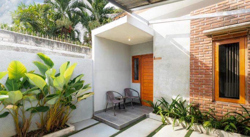 Dewandi Guesthouse Bed and Breakfast in Denpasar