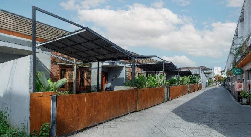 Dewandi Guesthouse Bed and Breakfast in Denpasar
