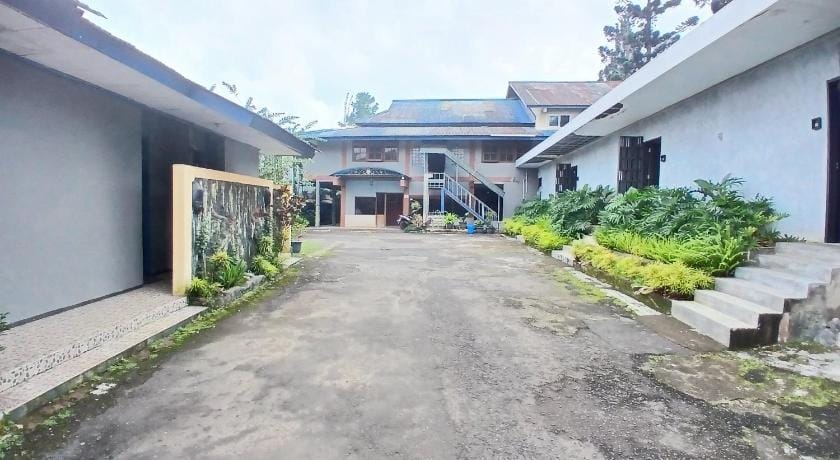 Cibulan Indah Hotel Motel in Cisarua