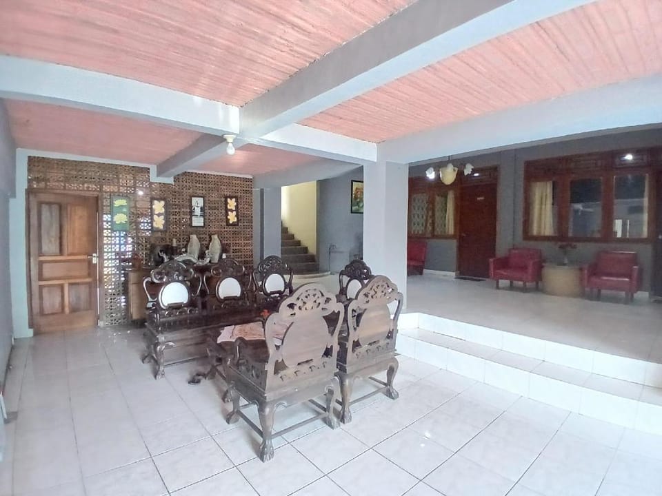 Cibulan Indah Hotel Motel in Cisarua