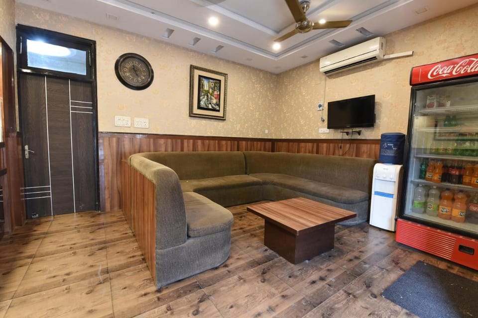 Hotel O by OYO Discovery Inn Hotel in Noida