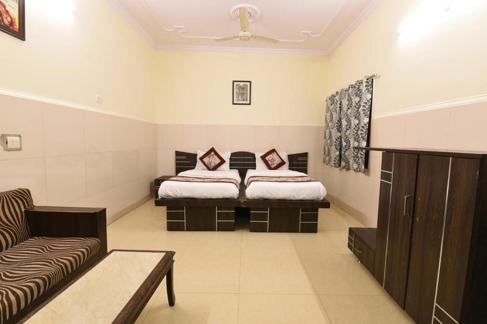 Hotel O by OYO Discovery Inn Hotel in Noida