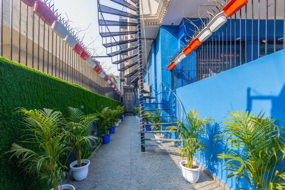 The PratiQ Neo - Meera Bagh Hotel in Delhi