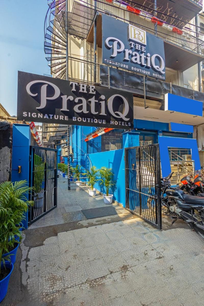 The PratiQ Neo - Meera Bagh Hotel in Delhi