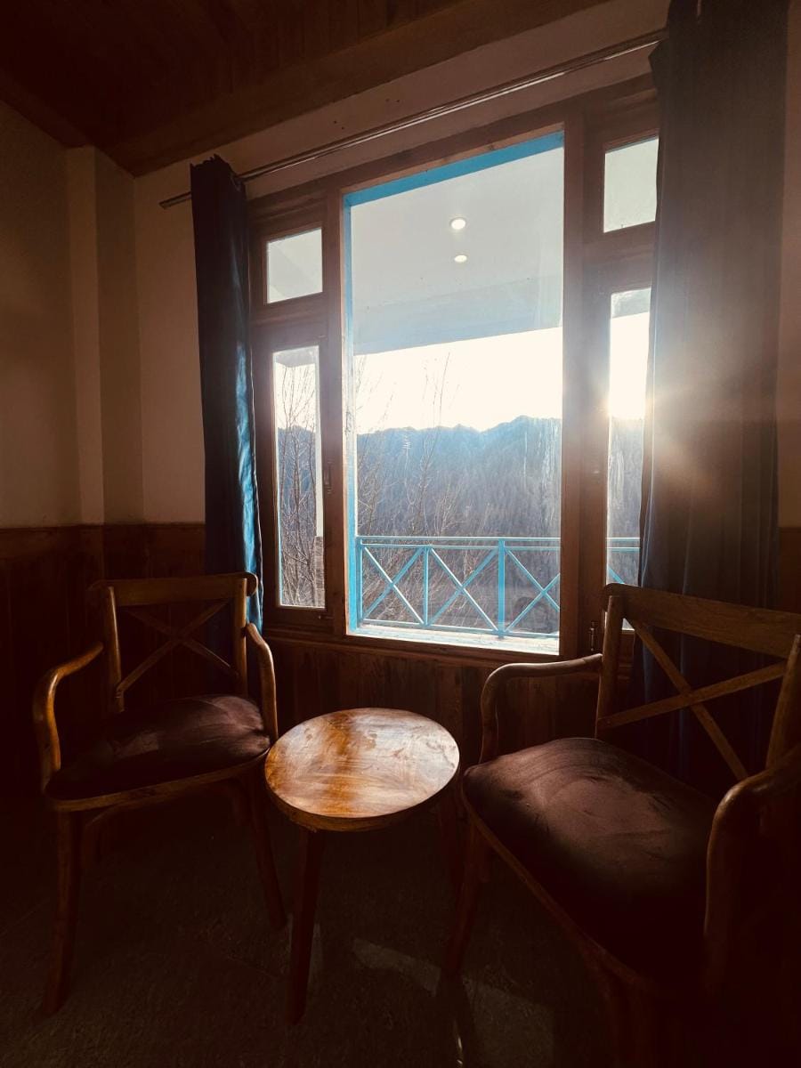 The Blue Mont Sojha Jibhi Hostel in Himachal Pradesh