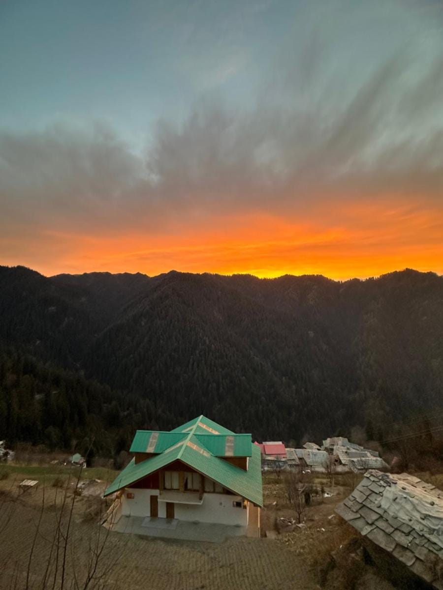 The Blue Mont Sojha Jibhi Hostel in Himachal Pradesh