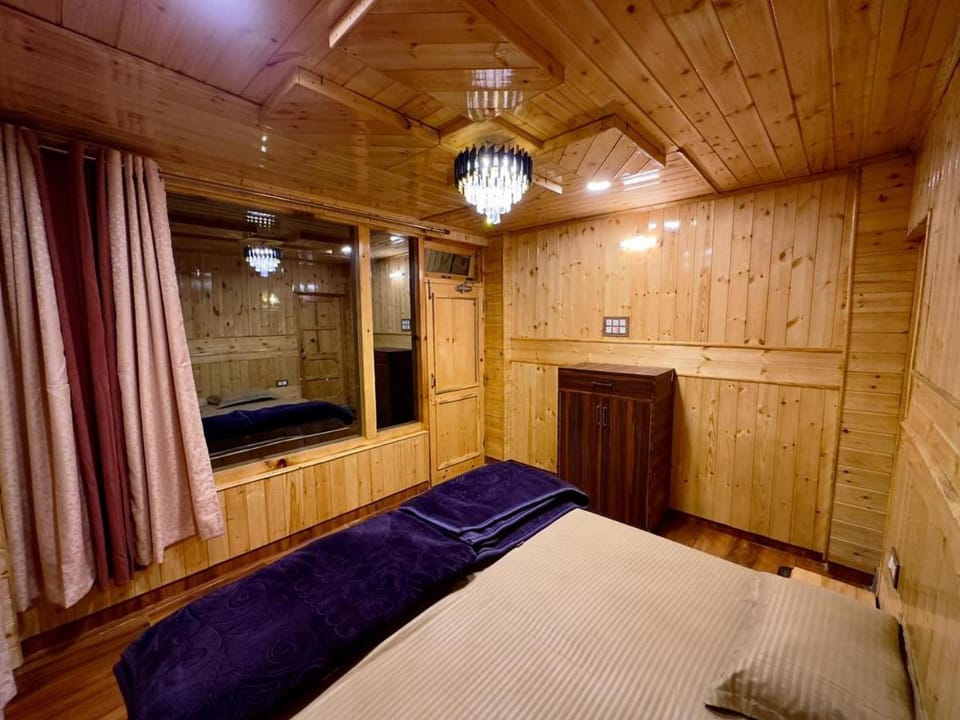 Oh Yaara - Stay n Cafe - Tosh Hotel in Himachal Pradesh