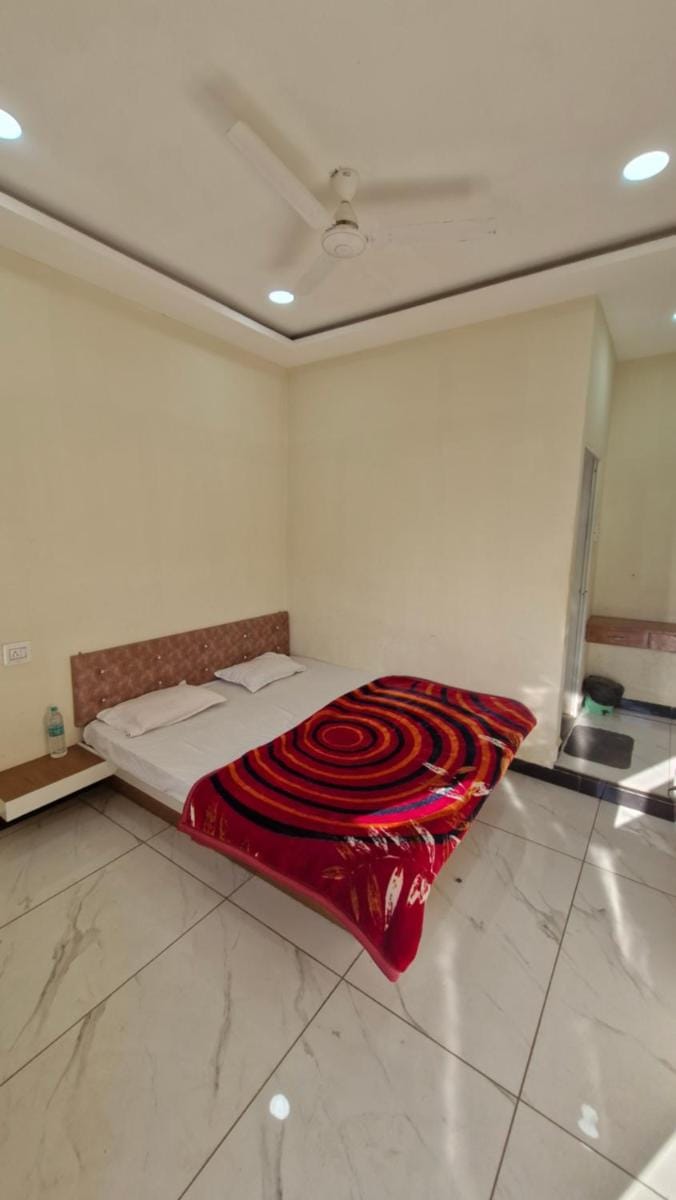Shriram Mantra Sadhana Peeth Aashram Hotel in India