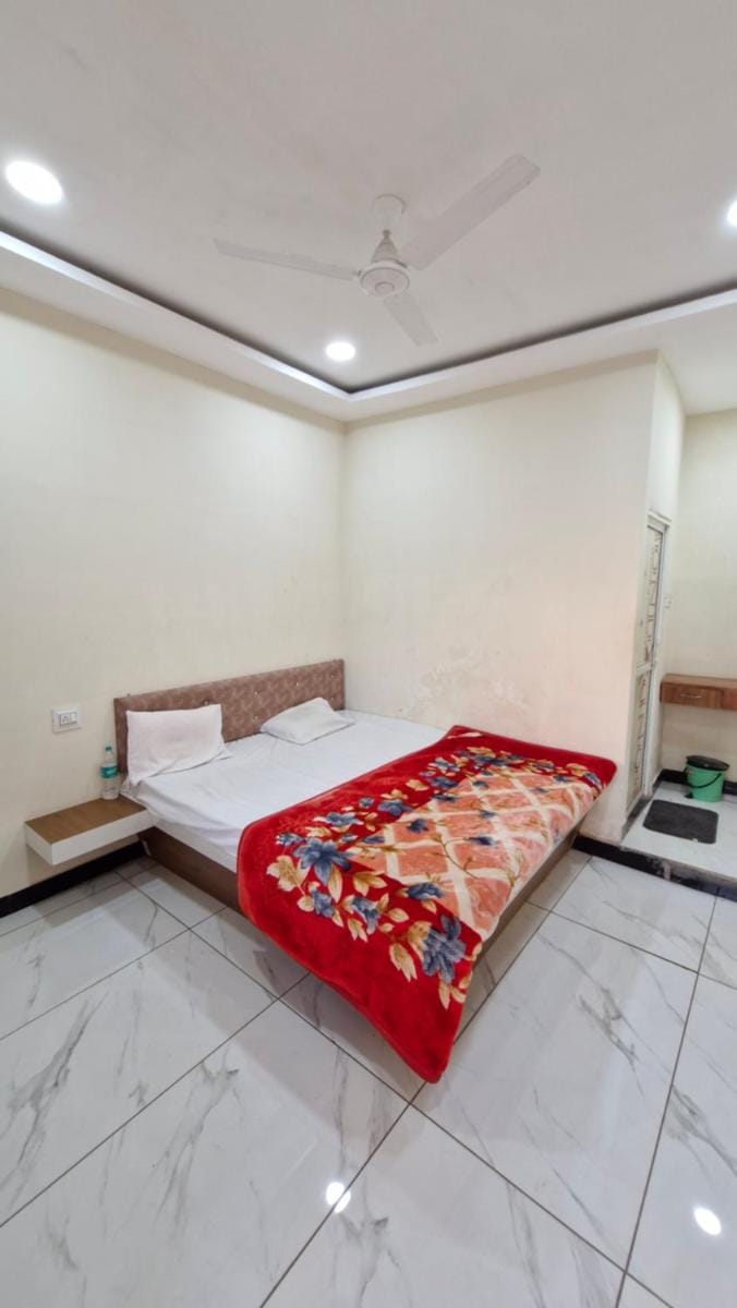 Shriram Mantra Sadhana Peeth Aashram Hotel in India
