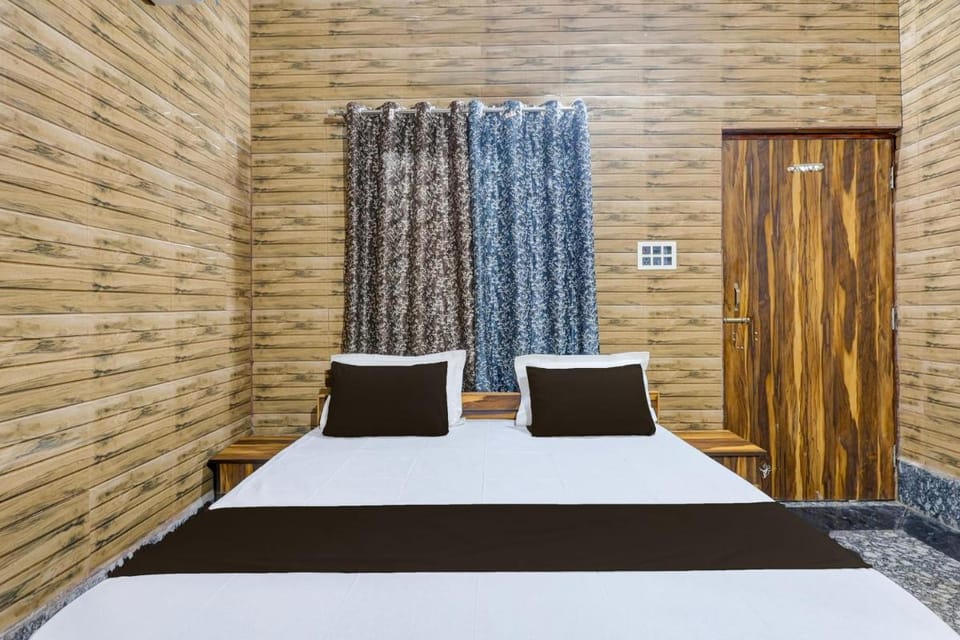 OYO HOTEL RAAS Hotel in Uttar Pradesh