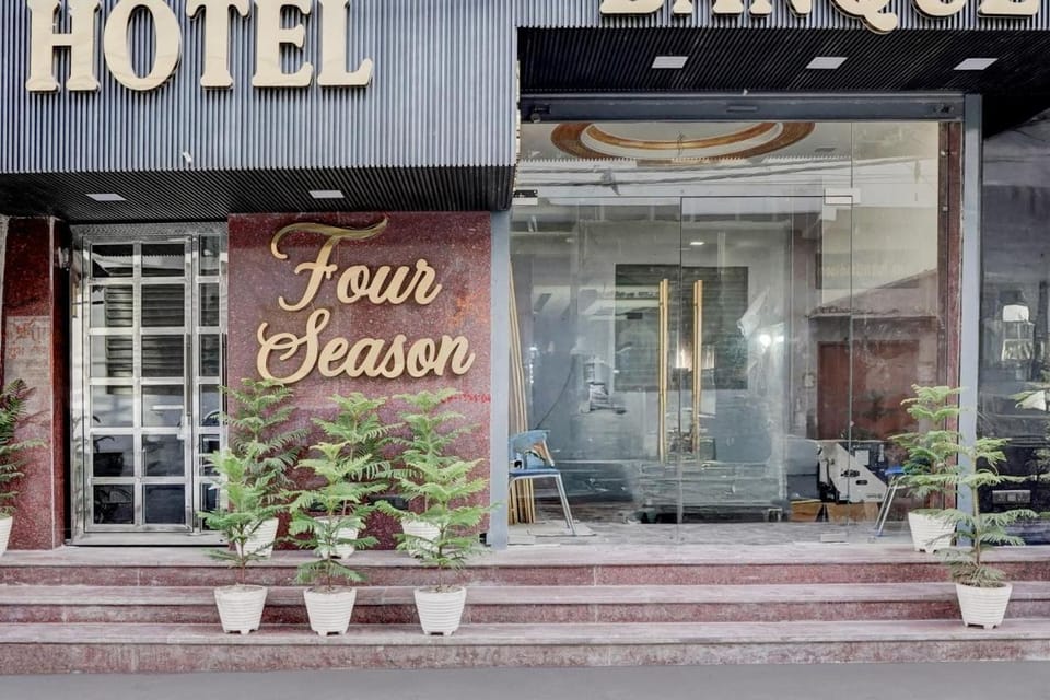 Hotel O Four Season Hotel & Banquet Hotel in New Delhi