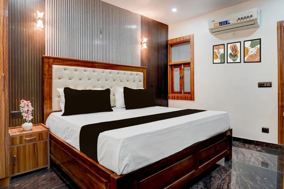Hotel O Four Season Hotel & Banquet Hotel in New Delhi