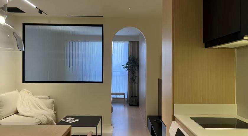 Shanghai Hills&Art Home close to Jingan Temple Hotel in Shanghai