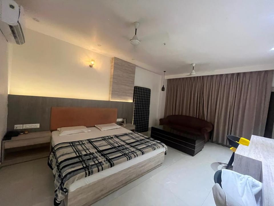 POP 84070H The Alpine Chalet Resort Hotel in Uttarakhand