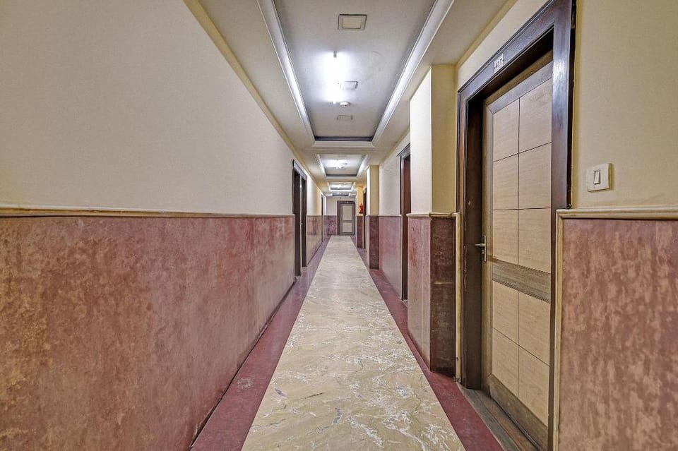 FabHotel Redisston Hotel in Noida