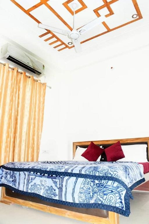 Shree Harshan Kutir Hotel in Uttar Pradesh