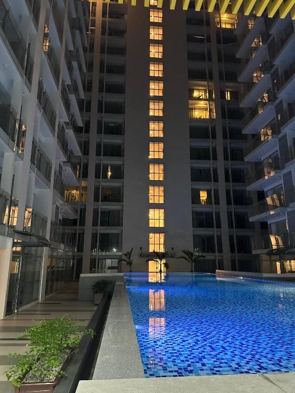 Luxurious City View near Airport, COD, and MOA Hotel in Pasay