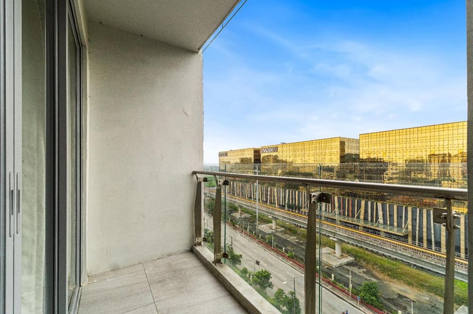 Luxurious City View near Airport, COD, and MOA Hotel in Pasay