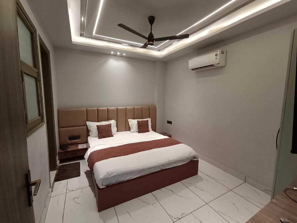 POP 84196C Hotel O Quinn Hotel in Haryana