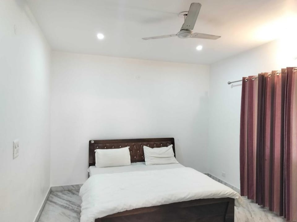 POP 84172F Rishabh Homestay Hotel in Dehradun