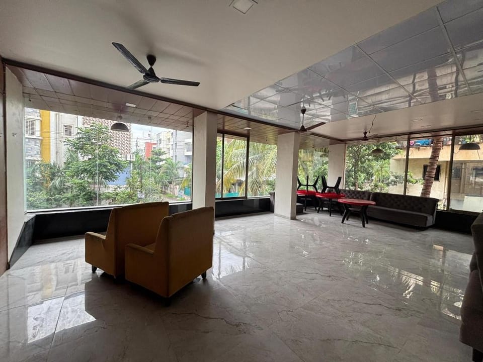 POP 84085G Utr 30 Pimpri Hotel in Pune