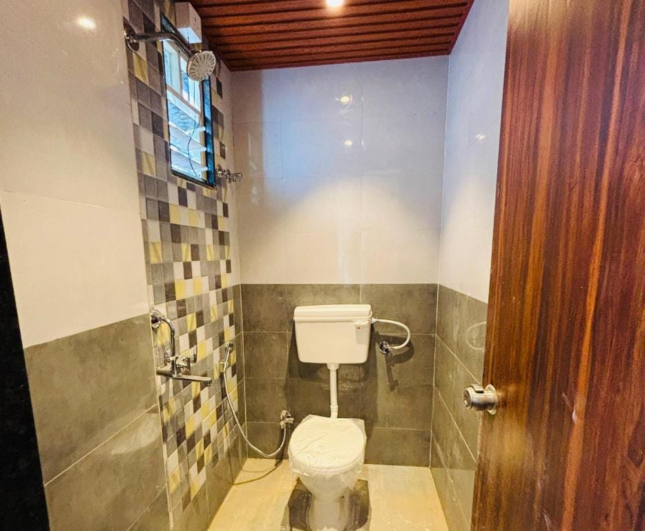 POP 84126H Kavya Lodge Hotel in Maharashtra