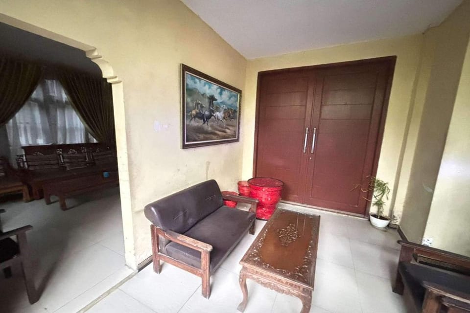 OYO 95097 Griya Asri Guest House Hotel in Special Region of Yogyakarta