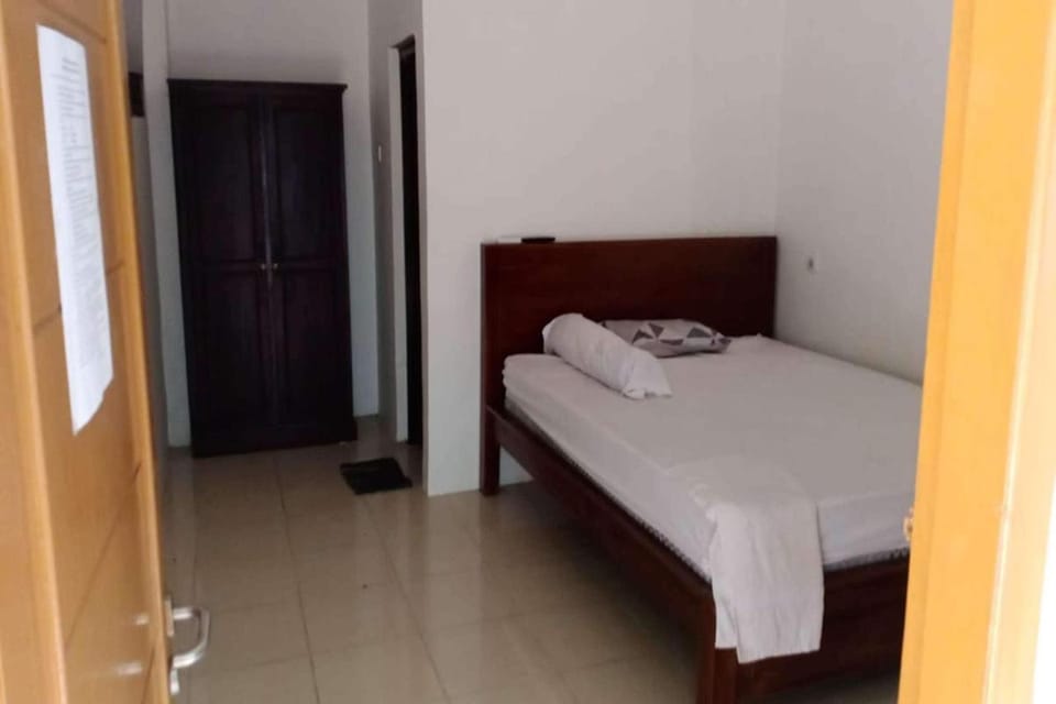 OYO 95097 Griya Asri Guest House Hotel in Special Region of Yogyakarta