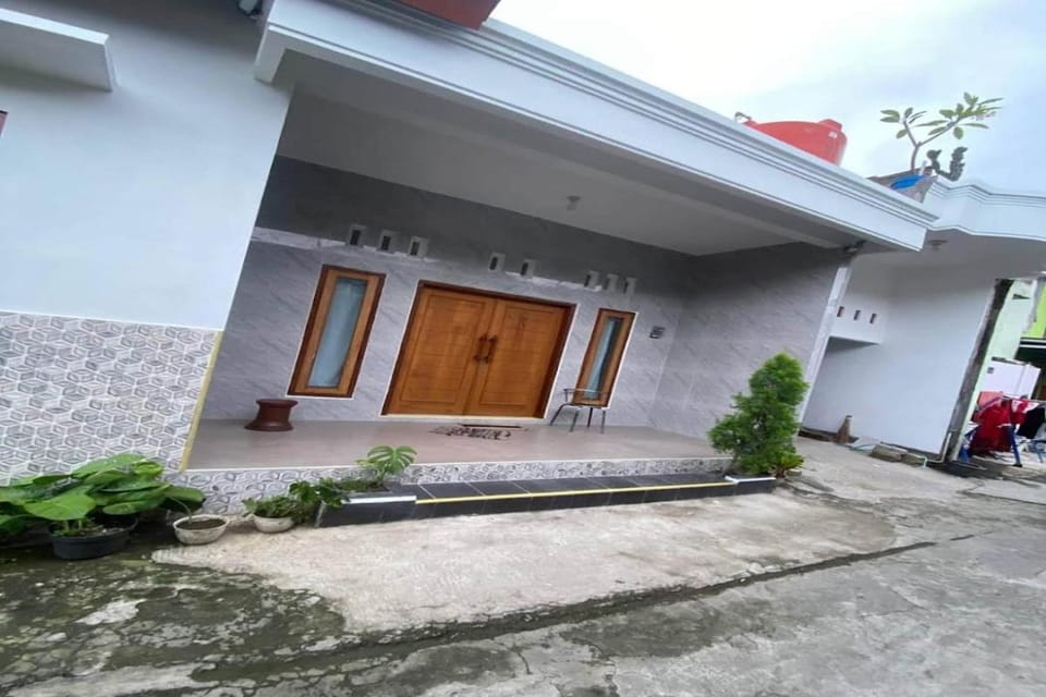 OYO 95110 Eksklusif Gueshouse Syariah Hotel in Indonesia