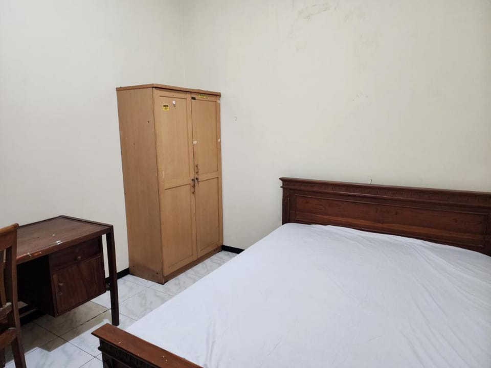OYO 95107 Green Homestay Near Ubaya Hotel in Surabaya