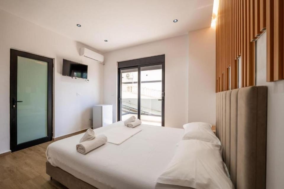 Azure Bay Resort Bed and Breakfast in Sarandë