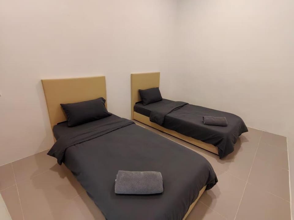 2 Rooms, 1ACC Service Apartment 42 (Up to 6 Pax) Vacation rental in Sabah