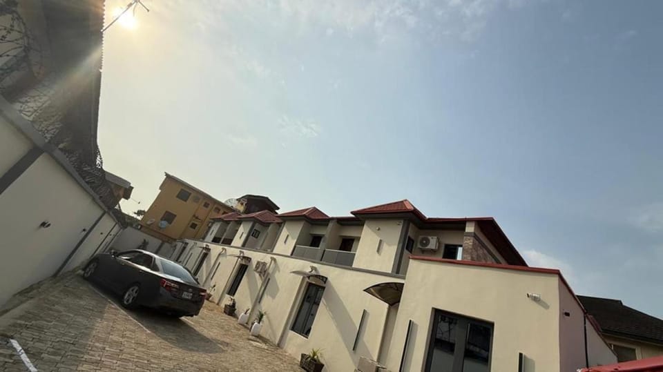 Moz One Executive Guest Rooms-Amore Hotel in Lagos
