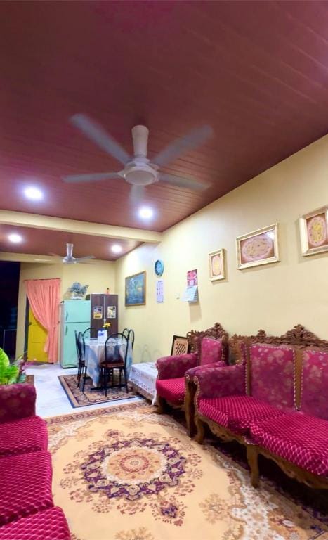 Homestay Chandan Desa Hotel in Perak