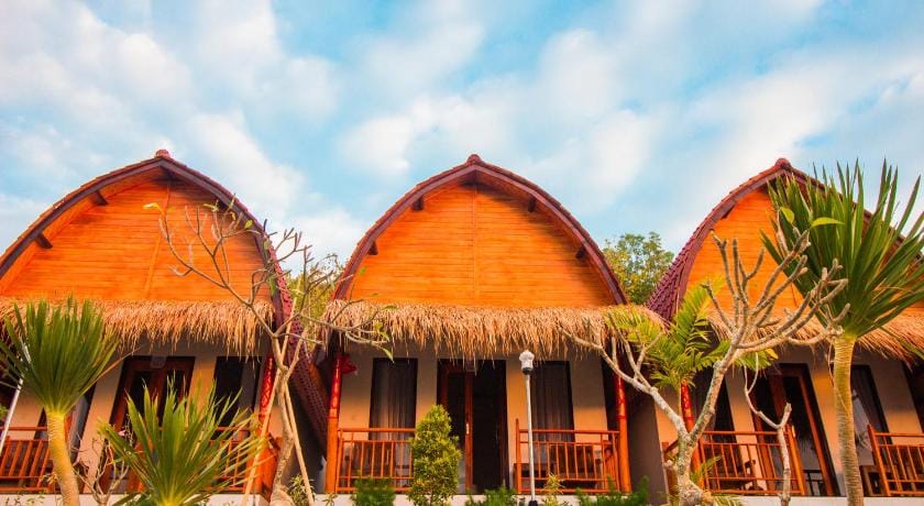 Dayuh House Campground/ 
RV Resort in Nusapenida