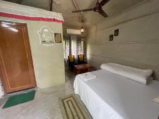 Golpo Katha Resort : Lataguri Apartment in West Bengal