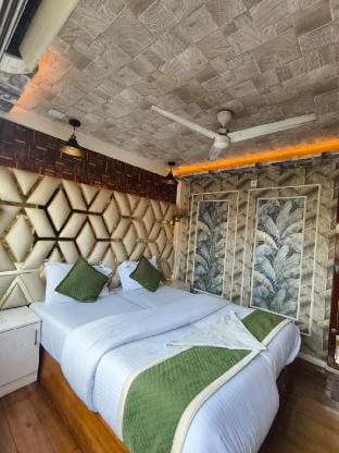 ANUGRAHA HOUSEBOAT  Apartment in Alappuzha