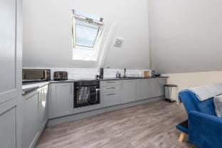 Spacious City Centre Penthouse Gem Cathedral View Apartment in Canterbury