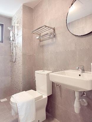 Muji House Cinema | Metro cheras | Walks to MRT Apartment in Hulu Langat