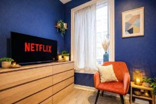 SUPERCentraL Double BED FAST WiFi Smart TV FUN Apartment in Oslo