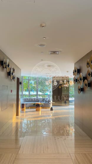 Cozy Stay in Mandaluyong: 3 Min From Rockwell with Infinity Pool and Parking Apartment in Mandaluyong