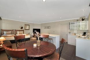 Parnwell Villa Apartment - The Tropical Oasis Apartment in Tauranga
